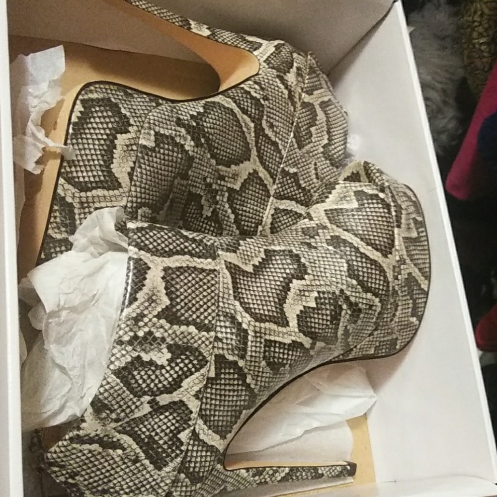 Natural snake booties